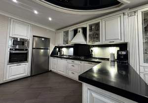 Дом 220м², 3-этажный, участок 11 сот.