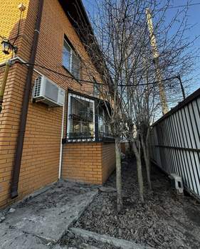 Дом 220м², 3-этажный, участок 11 сот.