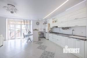 Таунхаус 215м², 3-этажный, на длительный срок, 