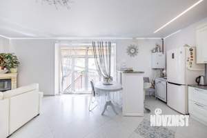 Таунхаус 215м², 3-этажный, на длительный срок, 