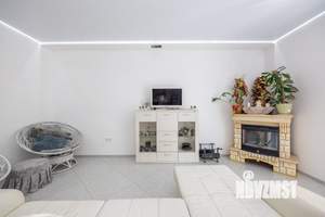 Таунхаус 250м², 3-этажный, на длительный срок, 