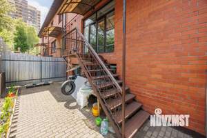 Таунхаус 250м², 3-этажный, на длительный срок, 