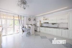 Таунхаус 215м², 3-этажный, на длительный срок, 