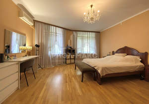 Дом 214м&sup2;, 3-этажный, участок 1 сот.  