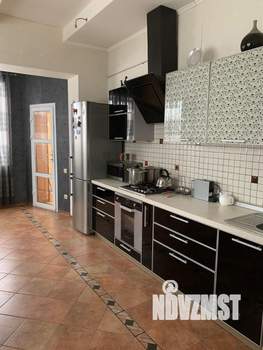 Дом 210м&sup2;, 2-этажный, участок 11 сот.  