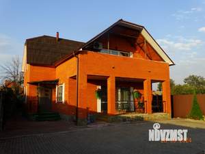 Коттедж 280м&sup2;, 2-этажный, участок 10 сот.  