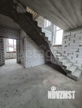 Дом 185м&sup2;, 2-этажный, участок 5 сот.  