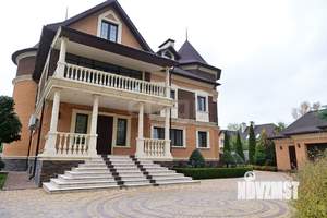 Дом 460м&sup2;, 3-этажный, участок 22 сот.  