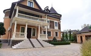 Дом 460м&sup2;, 3-этажный, участок 22 сот.  