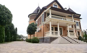 Дом 460м&sup2;, 3-этажный, участок 22 сот.  