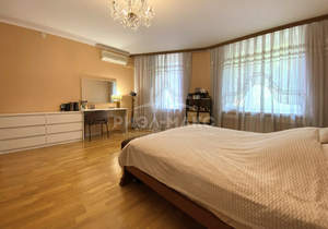 Дом 214м&sup2;, 3-этажный, участок 1 сот.  