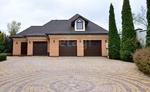 Дом 460м&sup2;, 3-этажный, участок 22 сот.  