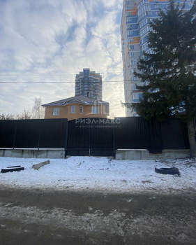 Дом 412м&sup2;, 3-этажный, участок 16 сот.  