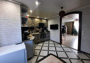 Дом 100м&sup2;, 2-этажный, участок 5 сот.  