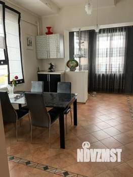 Дом 210м&sup2;, 2-этажный, участок 11 сот.  