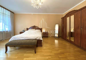 Дом 214м&sup2;, 3-этажный, участок 1 сот.  