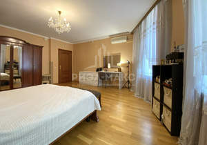 Дом 214м&sup2;, 3-этажный, участок 1 сот.  