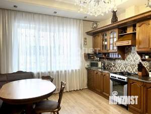 Дом 172м&sup2;, 3-этажный, участок 5 сот.  