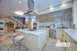 Дом 270м&sup2;, 2-этажный, участок 12 сот.  