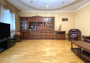 Дом 214м&sup2;, 3-этажный, участок 1 сот.  