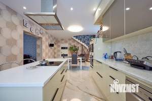 Дом 270м&sup2;, 2-этажный, участок 12 сот.  