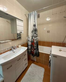 1-к квартира, на длительный срок, 56м2, 4/5 этаж