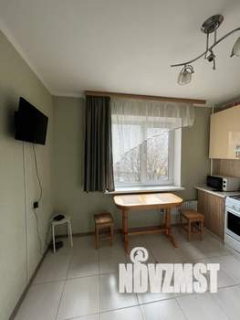 1-к квартира, посуточно, 37м2, 4/10 этаж