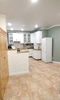 2-к квартира, вторичка, 58м2, 1/5 этаж