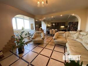 3-к квартира, вторичка, 97м2, 10/10 этаж